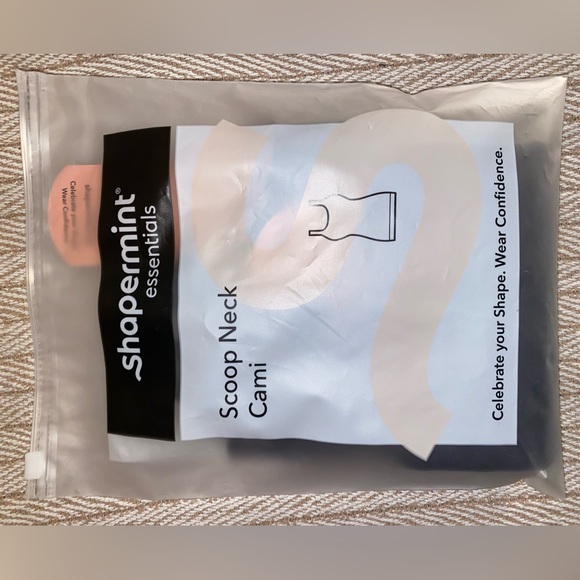 Shapermint Essentials All Day Every Day Scoop Neck Cami - Picture 13 of 14